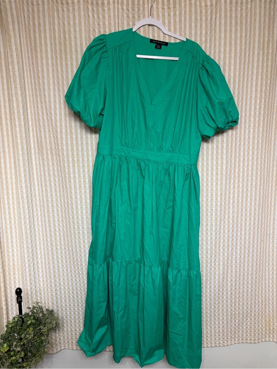 French Connection Dresses & Skirts - French Connection Emerald Puff Sleeve V-Neck Tiered Dress